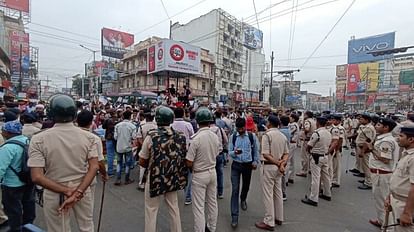 डाकबंगला चौराहा पर आंदोलन।