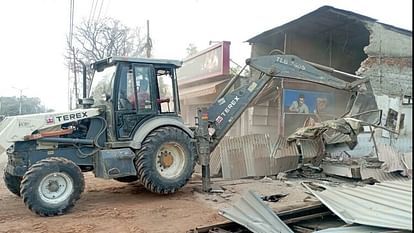 Rudrapur 40 Year Old Market demolished in four and a half hours after Bulldozer run over shop on NH 87