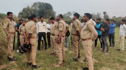 Jaunpur: अरहर के खेत में मिला किशोरी का खून से लथपथ शव, दुष्कर्म की आशंका, पुलिस ने नकारा घटनास्थल पर जुटी भीड़ और पुलिस
