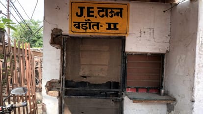 Electricity workers strike impact in western UP and power houses were locked, supplies stopped in many village