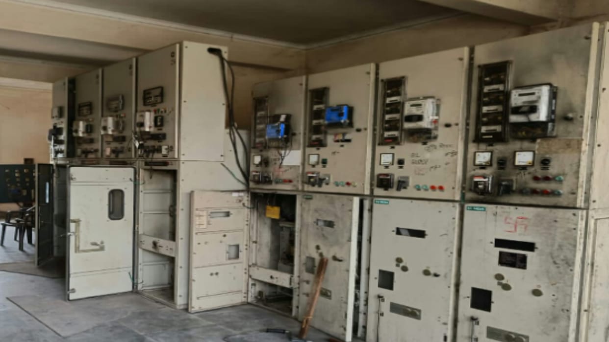Strike of workers and officers of West UP of Electrical Department and see photos