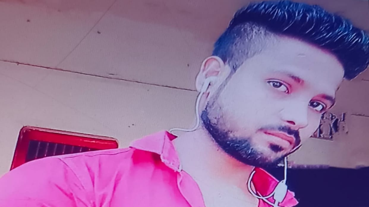 youth committed suicide by hanging from tree in Gorakhpur