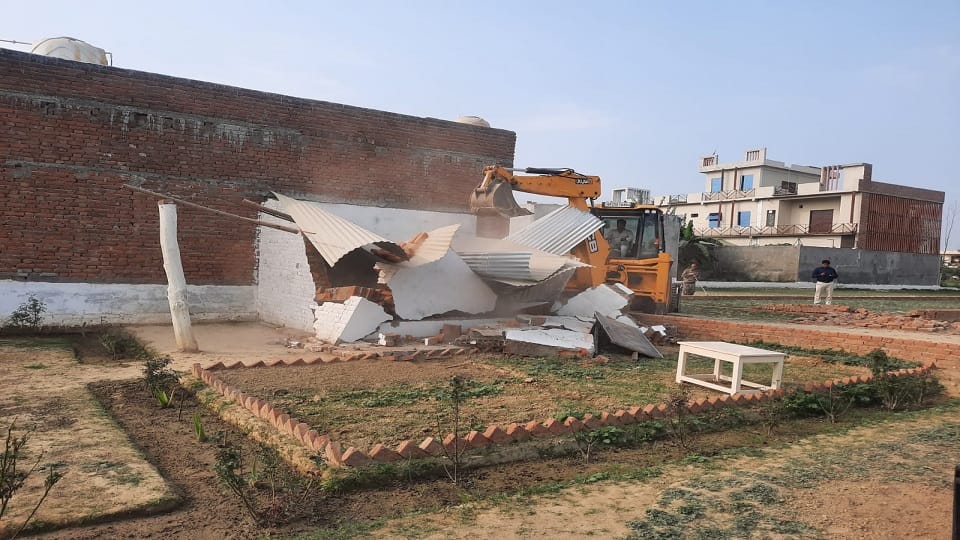 BDA demolished five illegal colonies with bulldozer in Bareilly