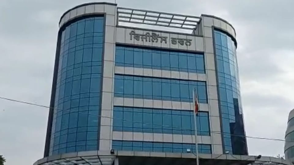 Former minister and Congress leader Brahm Mohindra appeared before Vigilance Bureau