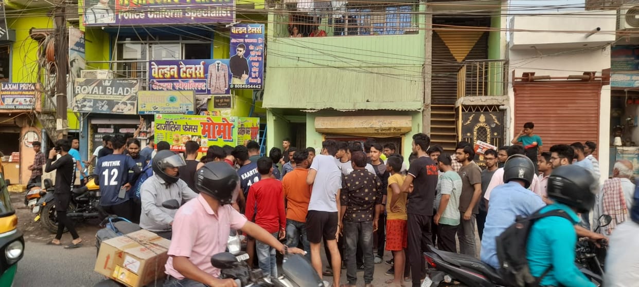 Patna : Tension between students and local boys after firing near Chanakya Law university bihar