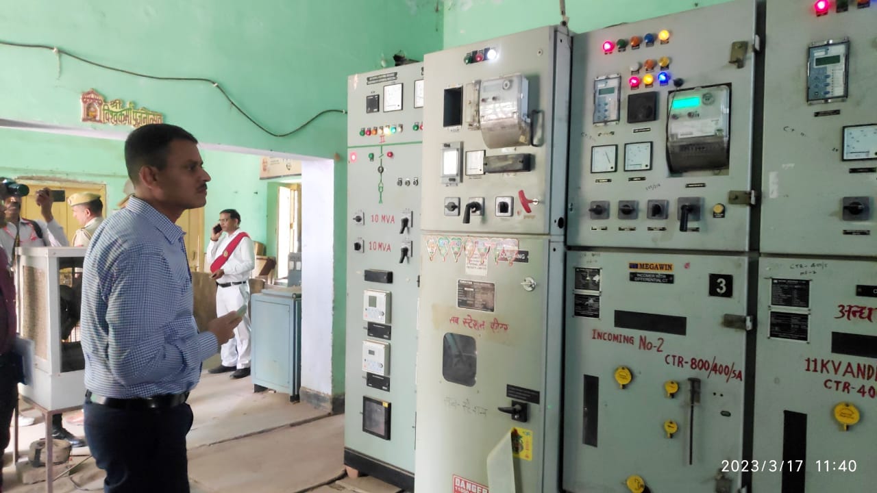 Electricity Workers Strike in varanasi and purvanchal Outcry  demonstrations in many places