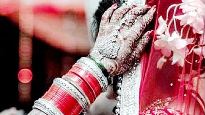 Clash between two in a marriage while farewell in Gonda.