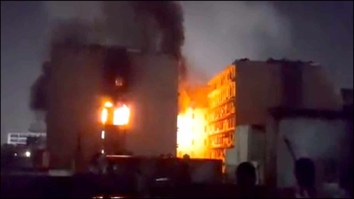 fire in multi-storey commercial complex in Hyderabad Several feared trapped Telangana News in Hindi