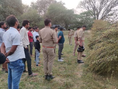 Blood soaked dead body of girl found in Ahrar  farm in jaunpur doubts of rape and murder