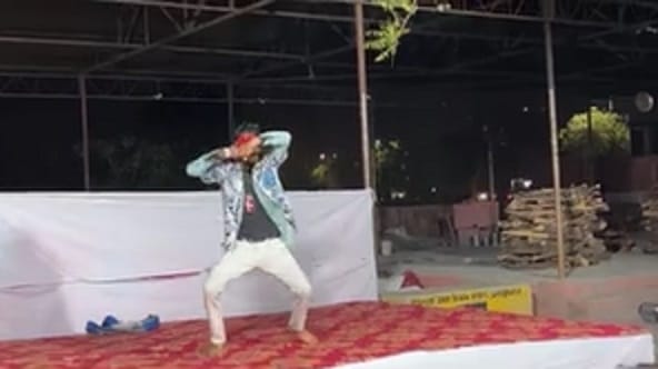 Rajasthan:dispute for munni badnam hui song dance at graveyard in Jaipur by drama artists