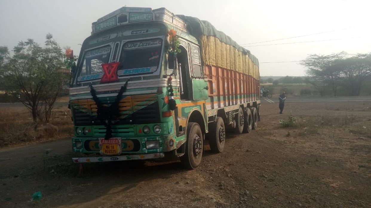 Khargone News: Big action on ration mafia, truck seized with 625 bags of PDS rice