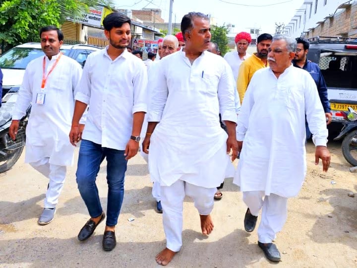 Rajasthan: MLA Madan Prajapat will wear shoes after one year, last year he was thrown out of the assembly
