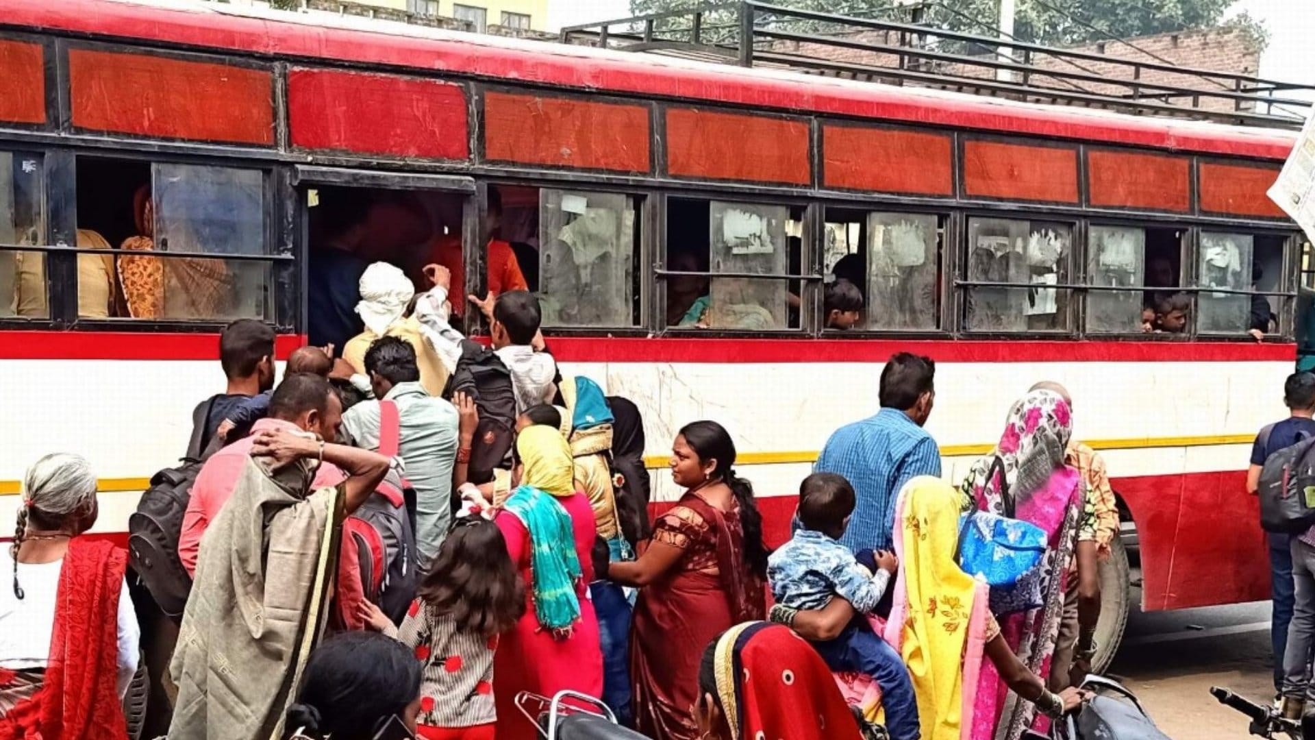 महिलाओं को बस में छूट