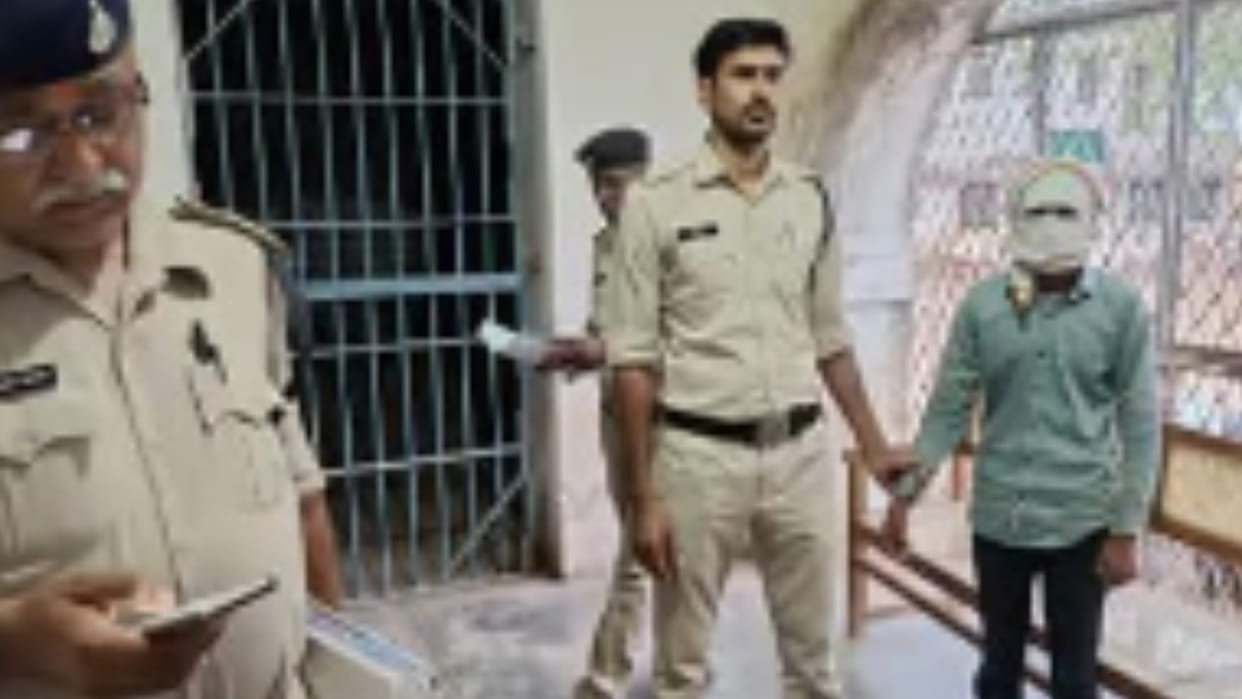 Accountant robbery and murder: 30 thousand reward accused surrendered, police took on remand