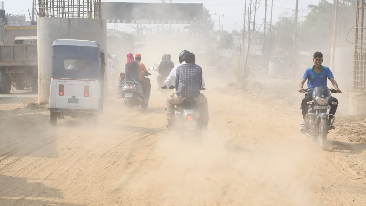 Nakha-Bargadwa overbridge waiting for furore got jam and dust