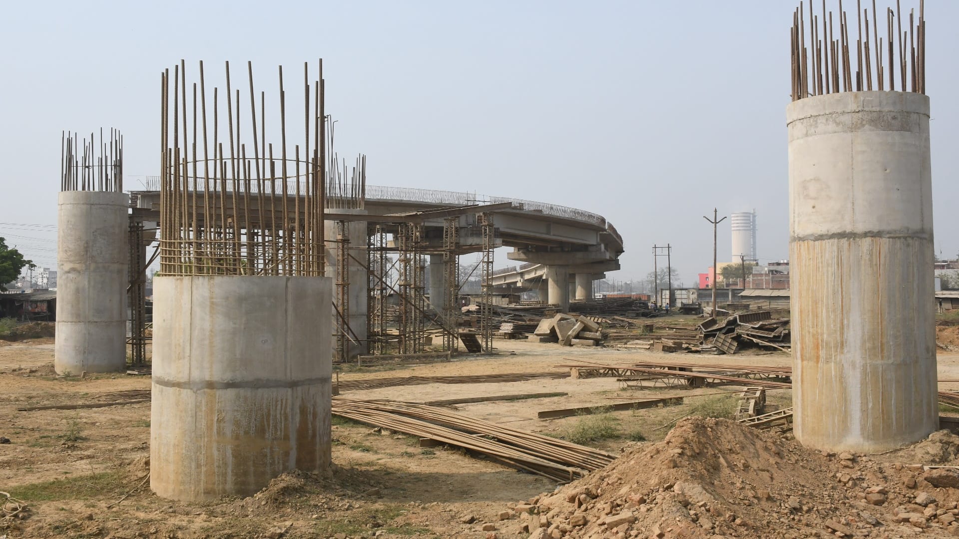 Nakha-Bargadwa overbridge waiting for furore got jam and dust
