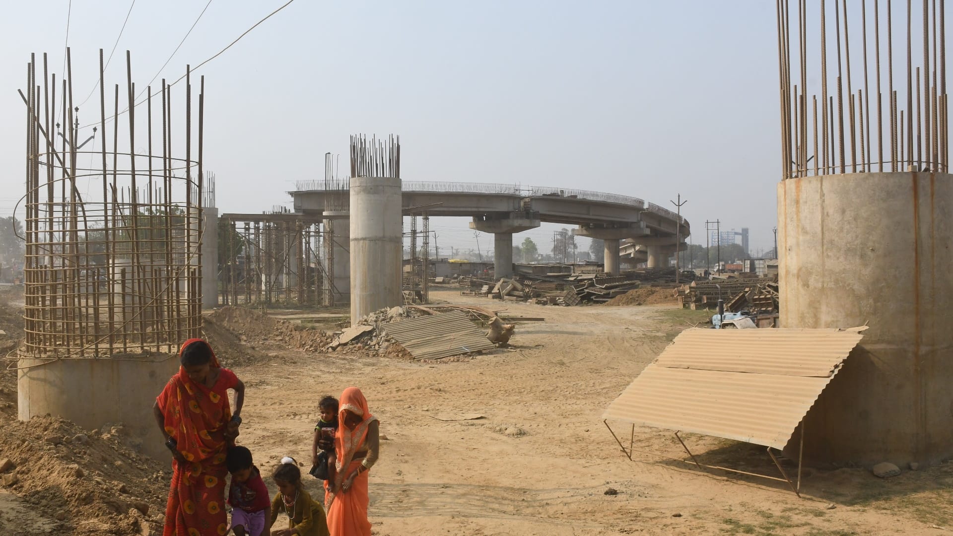 Nakha-Bargadwa overbridge waiting for furore got jam and dust