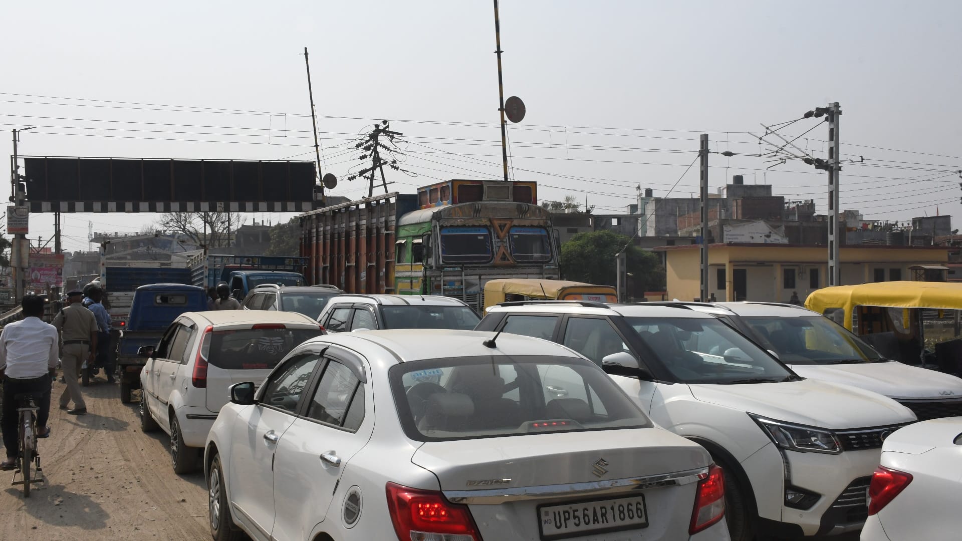 Nakha-Bargadwa overbridge waiting for furore got jam and dust