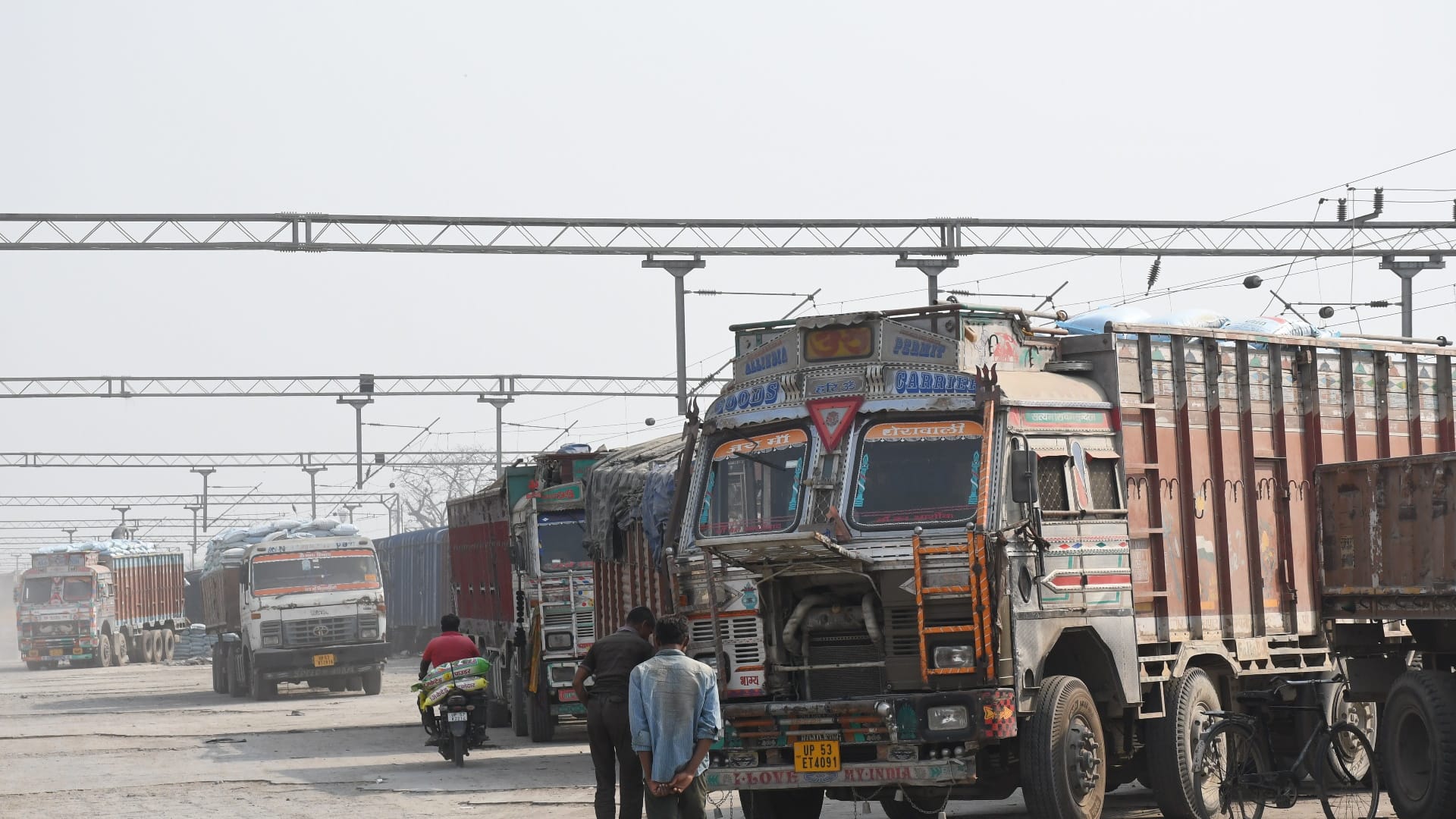 Nakha-Bargadwa overbridge waiting for furore got jam and dust