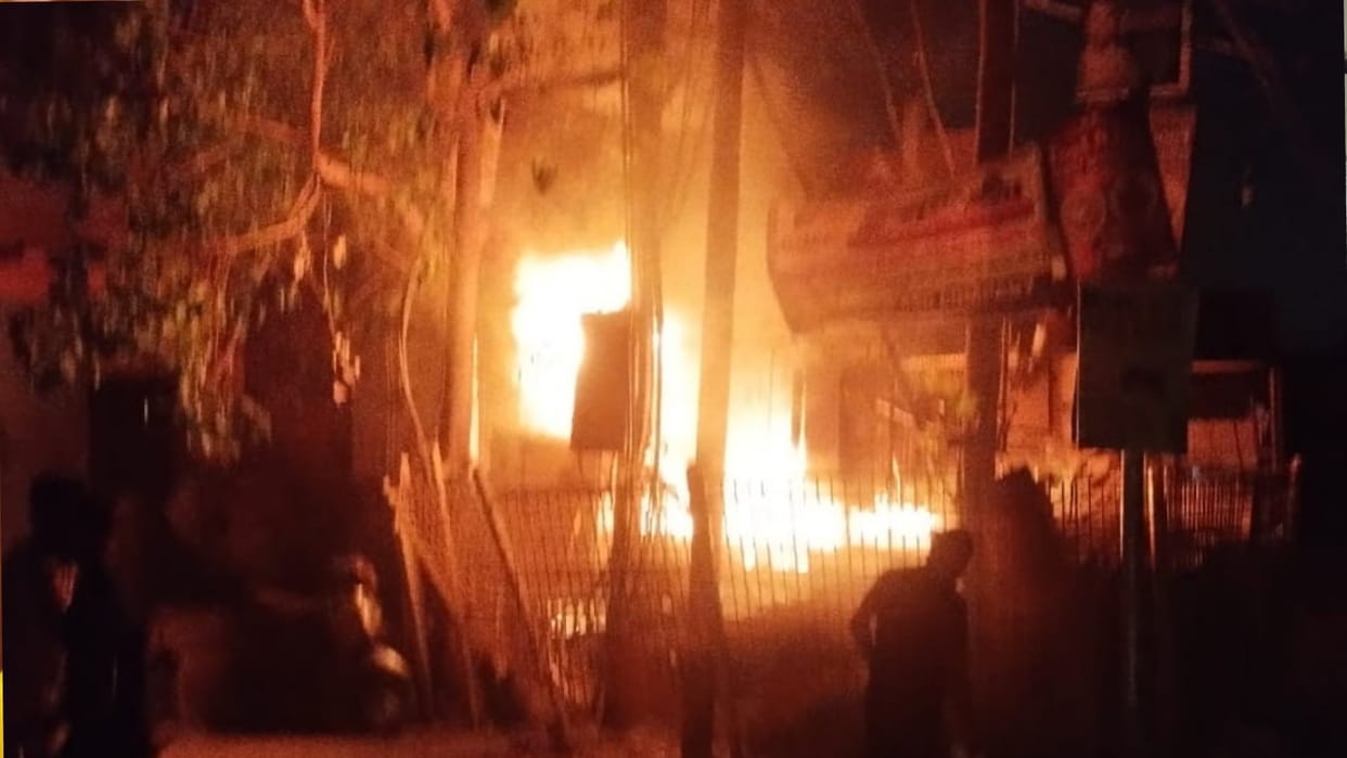 Meerut News: Transformer caught fire and 11,000 line pole broke in Bijnor