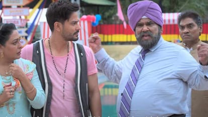 Pop Kaun Review in Hindi by Pankaj Shukla Kunal Kemmu Nupur Sanon Johny Lever Satish Kaushik Saurabh Shukla