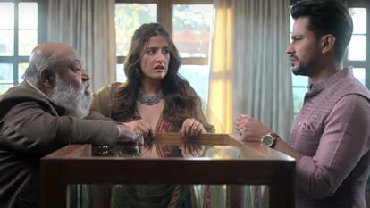 Pop Kaun Review in Hindi by Pankaj Shukla Kunal Kemmu Nupur Sanon Johny Lever Satish Kaushik Saurabh Shukla