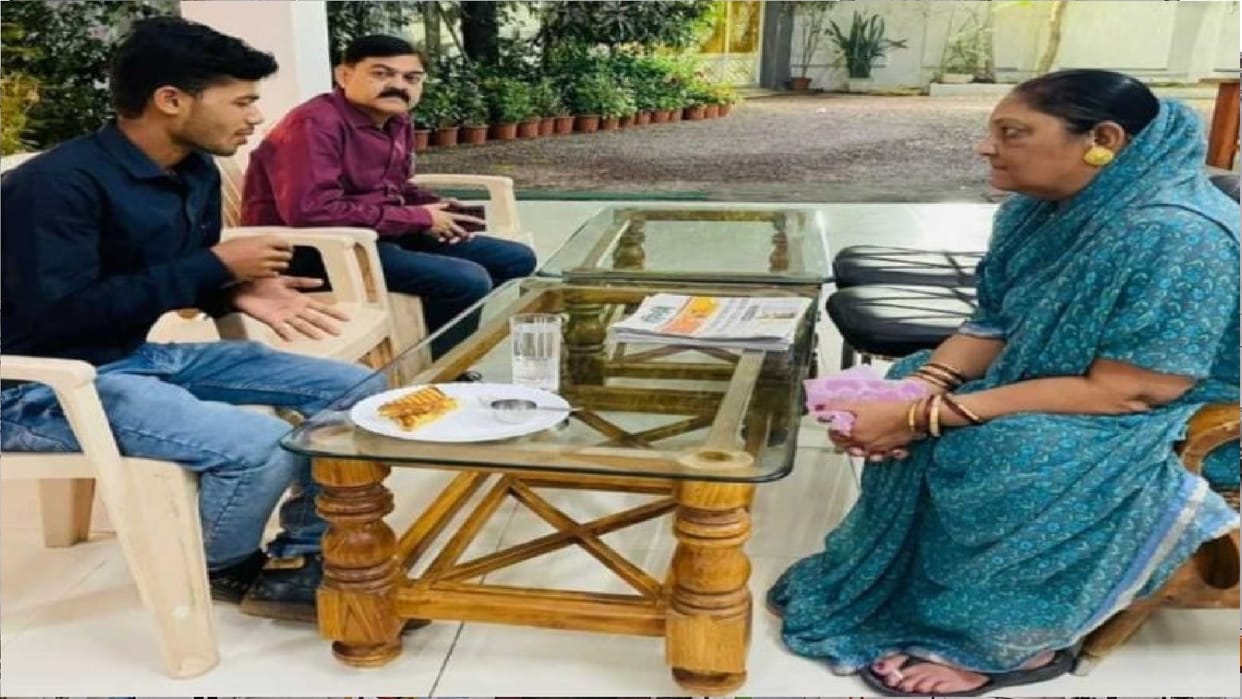 Young man reached CM Bhupesh house for job