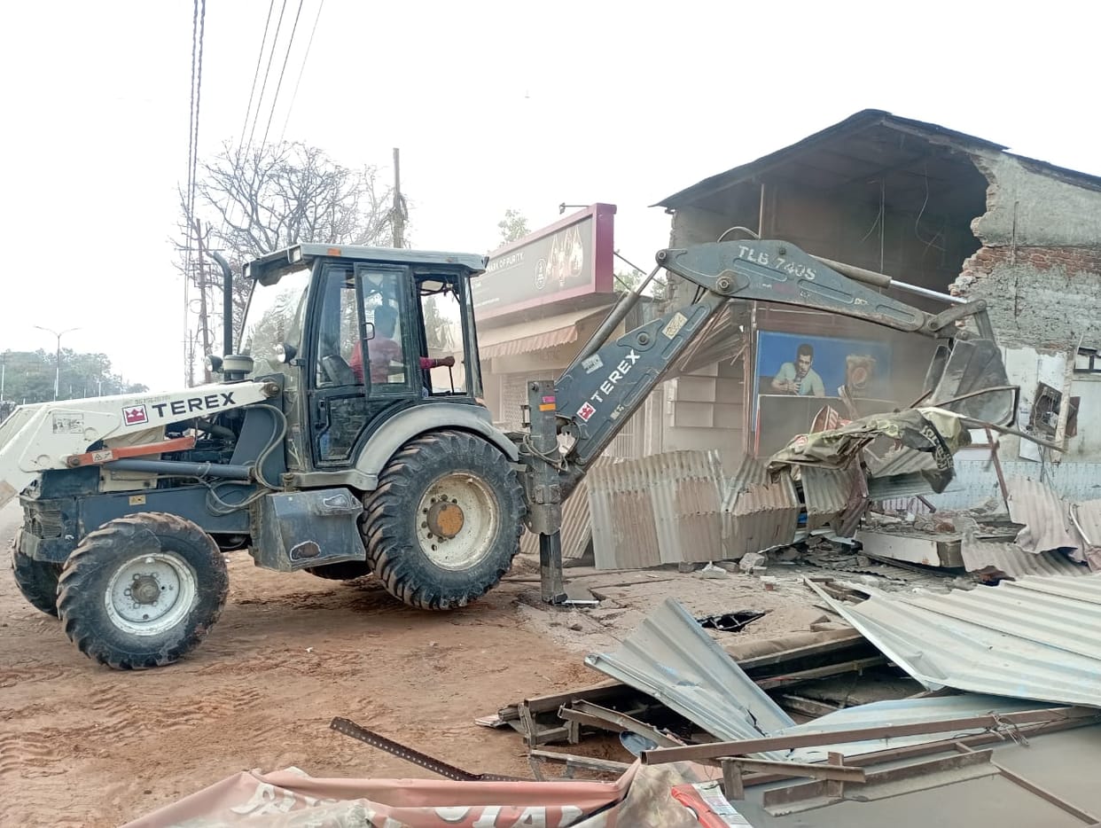 Rudrapur 40 Year Old Market demolished in four and a half hours after Bulldozer run over shop on NH 87