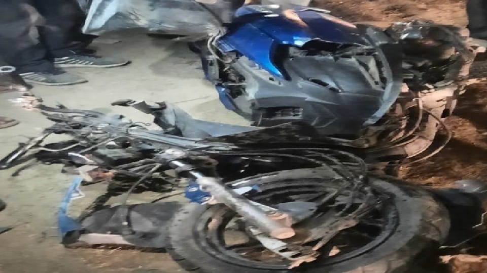 Truck collision killed three members of the a family in Shahjahanpur