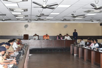 Power Crisis in UP Electricity workers who create chaos will listed CM Yogi said in varanasi