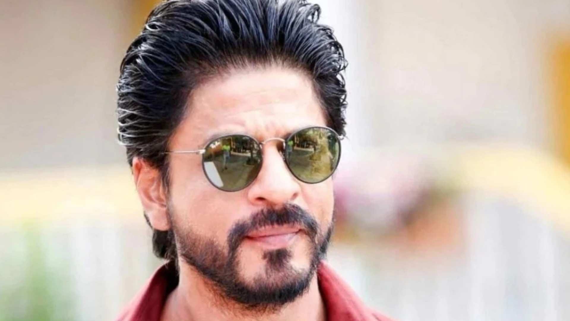 Shah Rukh Khan beat Virat Kohli Akshay Kumar King Khan dominates Twitter by dinner with srk