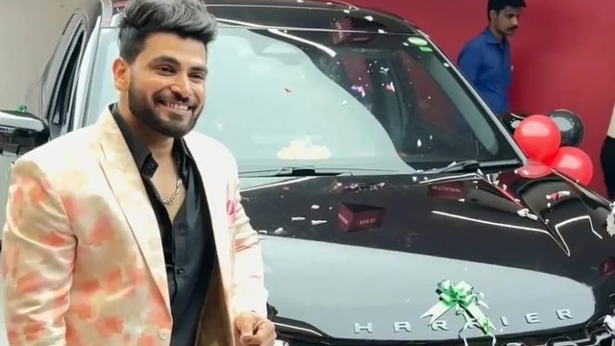 Shiv Thakare bigg boss 16 contestant buys a luxury car Tata Harrier XZA Plus Dark Edition worth 30 lakh rupees