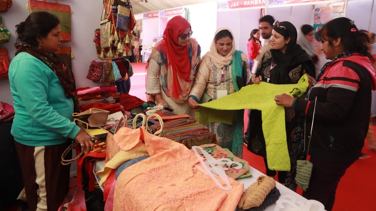 Saras Mela organized from 15 to 25 March on banks of Dal Lake in Srinagar