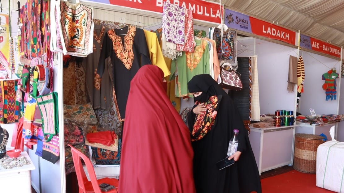 Saras Mela organized from 15 to 25 March on banks of Dal Lake in Srinagar