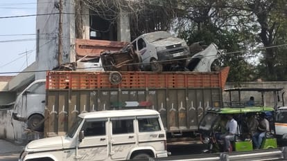 थाने के कबाड़ वाहन