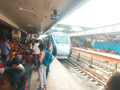 Indian Railway New Delhi Varanasi Vande Bharat Express will run 6 days in week,