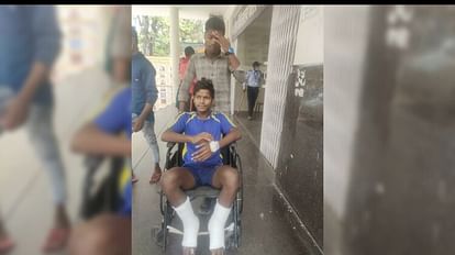 Fracture of both the legs of the student after falling in the hostel of Gurukul Sports Complex