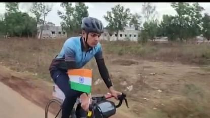 नशामुक्ति का संदेश देने को युवा शिक्षक संतोष गुप्ता ने निकाली साइकिल यात्रा।