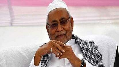 मुख्यमंत्री नीतीश कुमार समेत तमाम राजनेता रमजान के महीने में इफ्तार के लिए जाते रहे हैं।