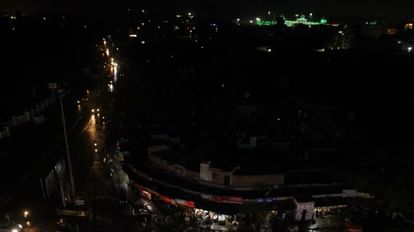 Power Cut in UP: वाराणसी में बिजली संकट और गहराया, जनजीवन अस्त-व्यस्त, कई क्षेत्रों में प्रदर्शन अंधेरे में वाराणसी शहर