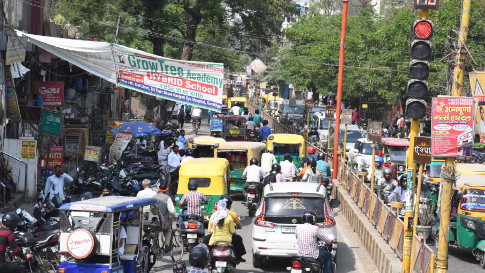 Gorakhpur city road very wide but traffic jam permanent