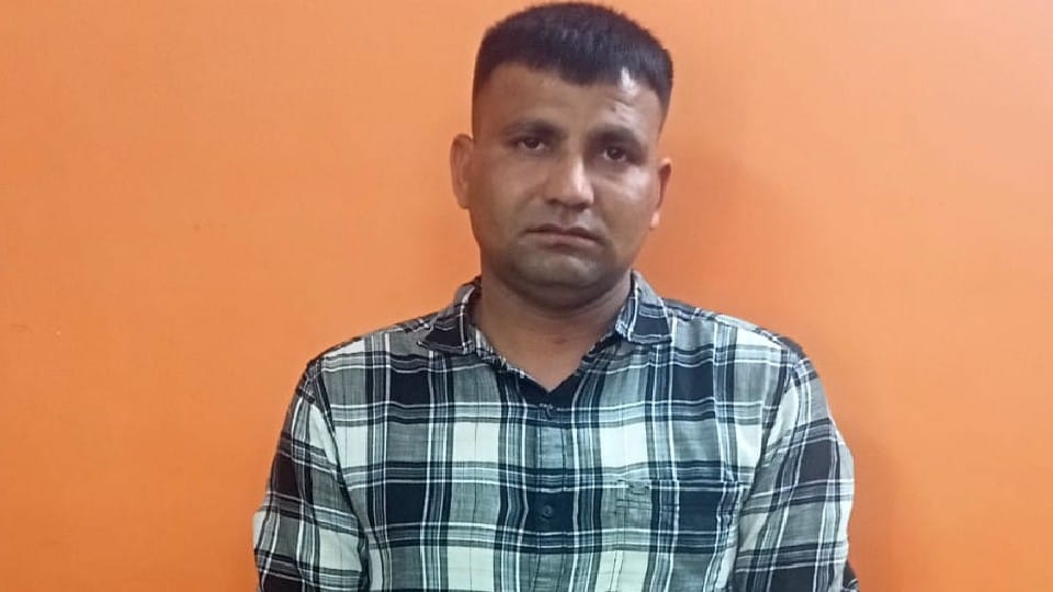 Police arrested a man who fraud many people in Bareilly