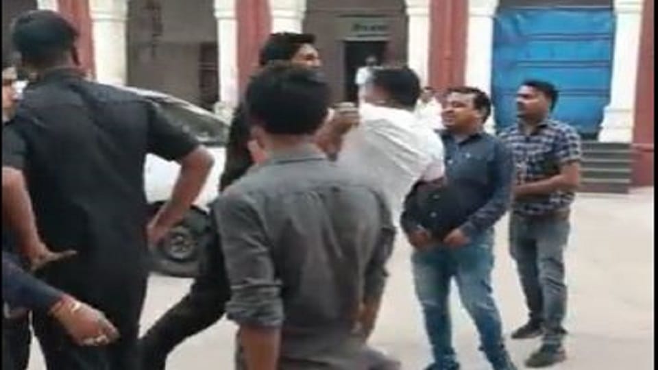 fight broke out between youth and a security guard at Bhimrao Ambedkar University agra
