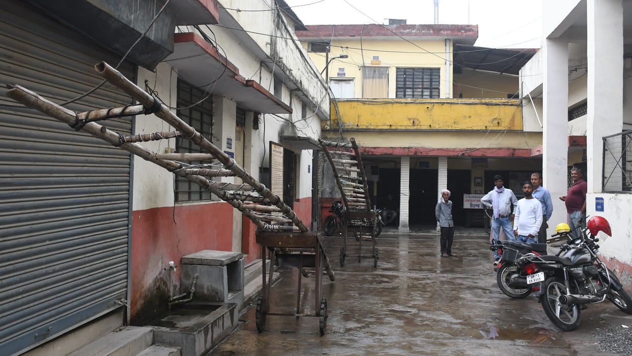 Four lakh people without electricity on the first day of strike