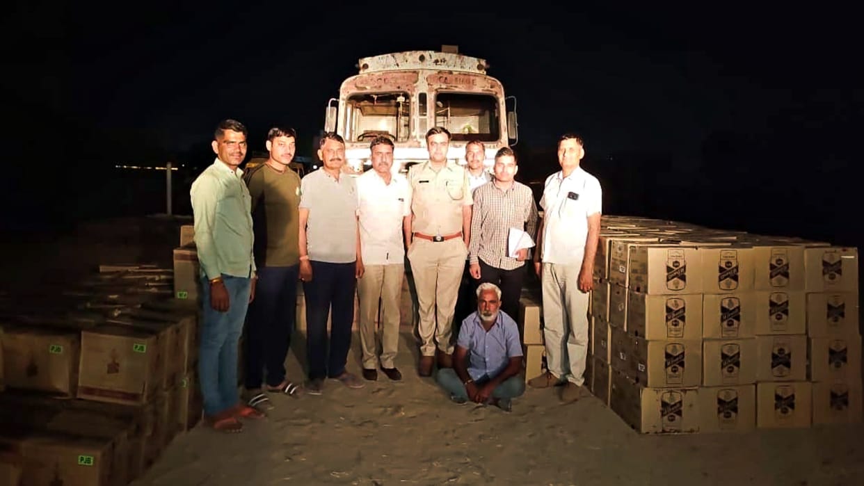 Barmer police caught Gujarat tanker full of illegal liquor