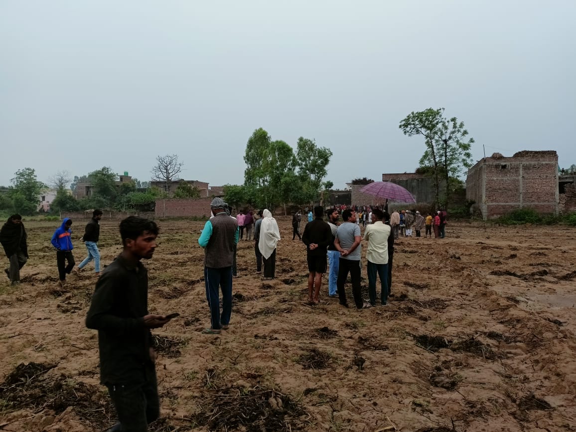 Weather News UP: Rain in many districts including Meerut, darkness in the day, many houses collapsed