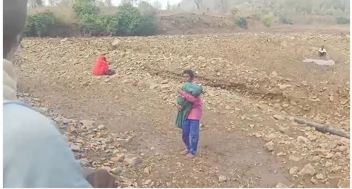 Six laborers washed away in strong current of drain after rain, bodies of four recovered, search for two conti