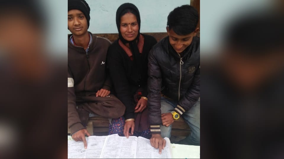 Uttarakhand Board: 40 year old Guddi from Chamoli Giving 10th class Exam With Two Son