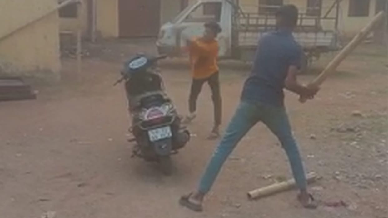 chhattisgarh young man was beaten up, scooty was broken in korba