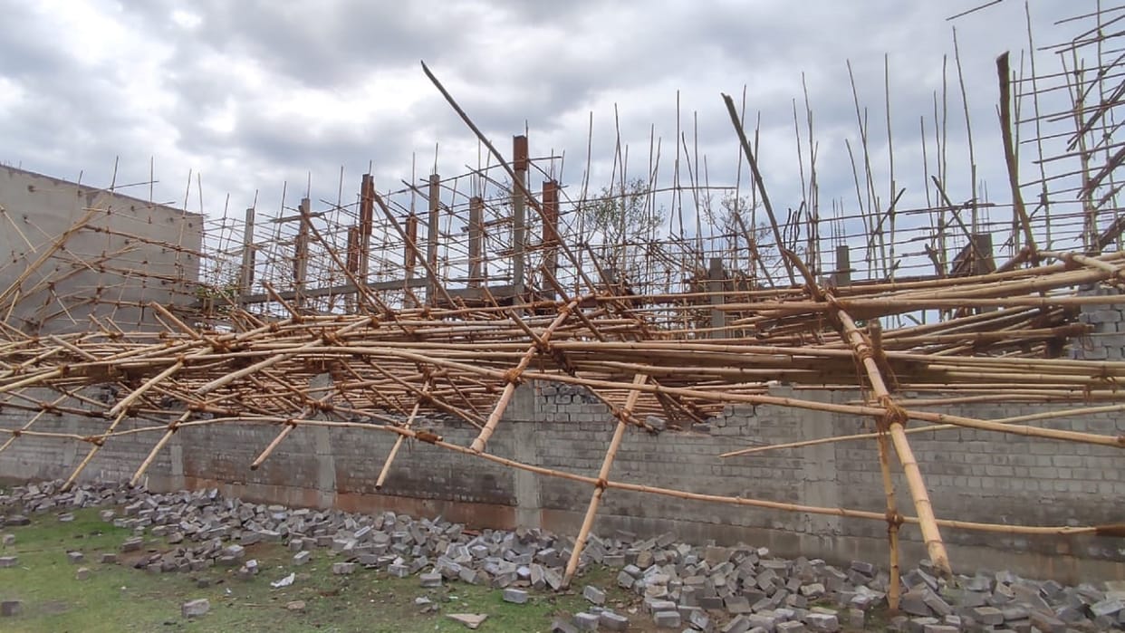 walls of the under construction indoor badminton court in Bhilai collapsed